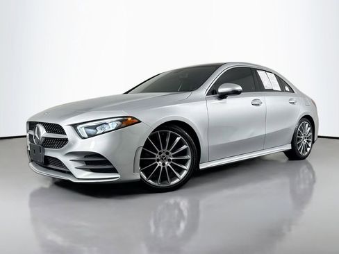 Used 2022 Mercedes-Benz A 220 image 1