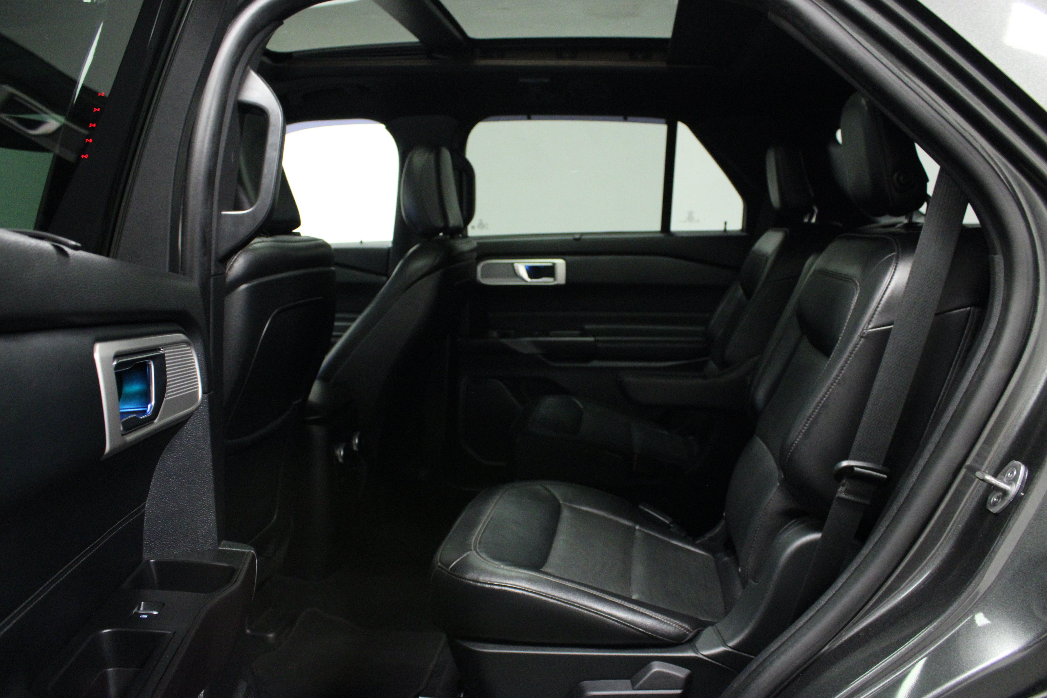 Used 2020 Ford Explorer Limited RWD image 13