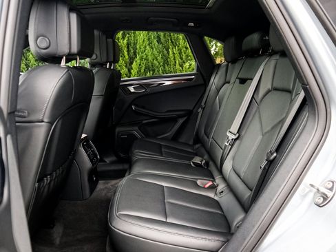 Used 2026 Porsche Macan w/ Premium Package Plus AWD/4WD image 31