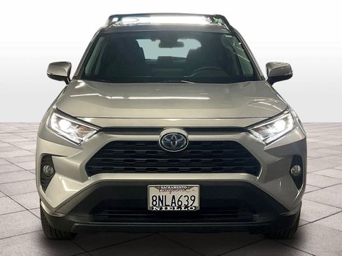 Used 2020 Toyota RAV4 XLE w/ Convenience Package AWD/4WD image 3