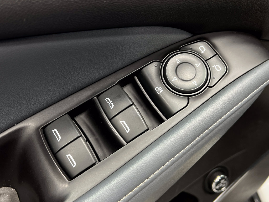 Used 2018 Buick Enclave Essence AWD/4WD image 16