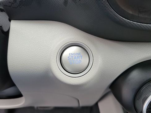 Used 2025 Hyundai Venue SEL FWD image 23
