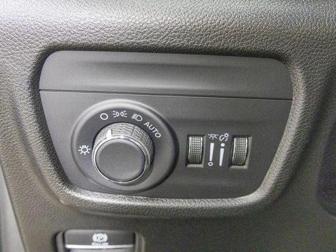 New 2025 Jeep Grand Cherokee Altitude image 20