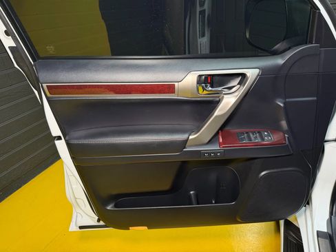 Used 2014 Lexus GX 460 w/ Premium Package image 34