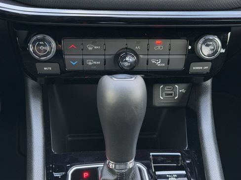 New 2026 Jeep Compass Latitude AWD/4WD image 15