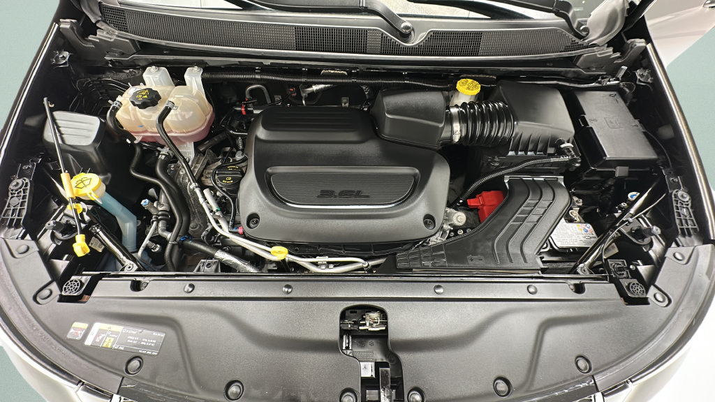 Used 2024 Chrysler Pacifica Touring-L FWD image 19