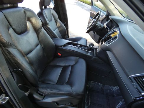 Used 2020 Volvo XC90 T6 Momentum image 27