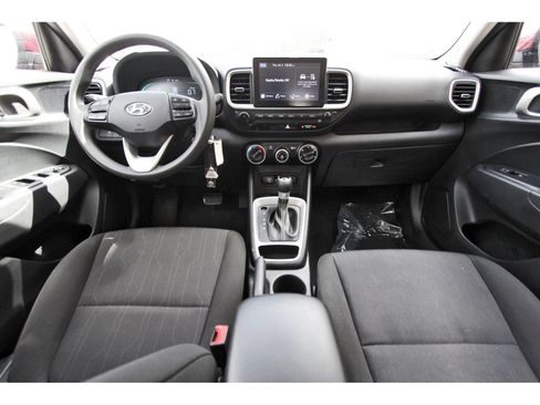 Used 2024 Hyundai Venue SE FWD image 10