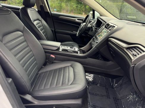 Used 2018 Ford Fusion SE w/ Equipment Group 602A FWD image 24