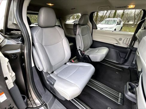 Certified 2024 Toyota Sienna XLE image 20