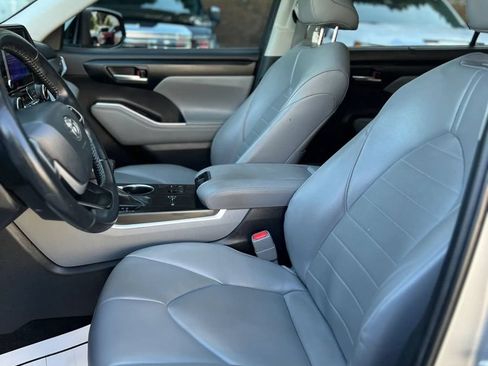 Used 2023 Toyota Highlander XLE FWD image 15