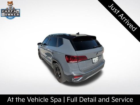 Used 2023 Volkswagen Taos SE w/ Panoramic Sunroof Package image 3