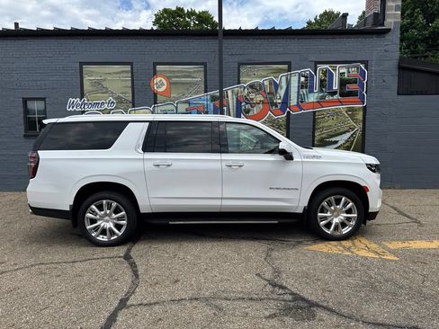 Used 2023 Chevrolet Suburban High Country AWD/4WD image 34