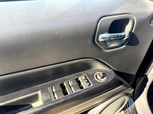 Used 2015 Jeep Patriot High Altitude FWD image 12