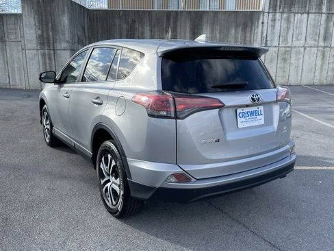 Used 2018 Toyota RAV4 LE image 5