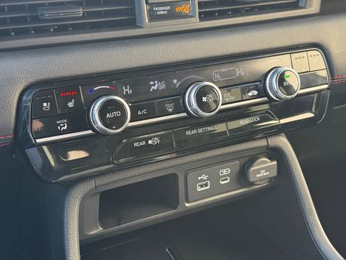 Used 2025 Honda Pilot Black Edition image 16