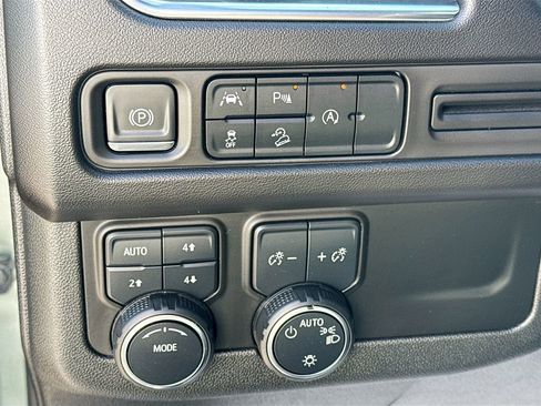 Used 2024 Chevrolet Suburban Premier AWD/4WD image 11