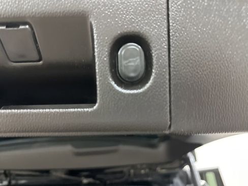 Used 2015 Chevrolet Suburban LT image 24