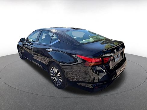 Used 2025 Nissan Altima 2.5 SV image 4