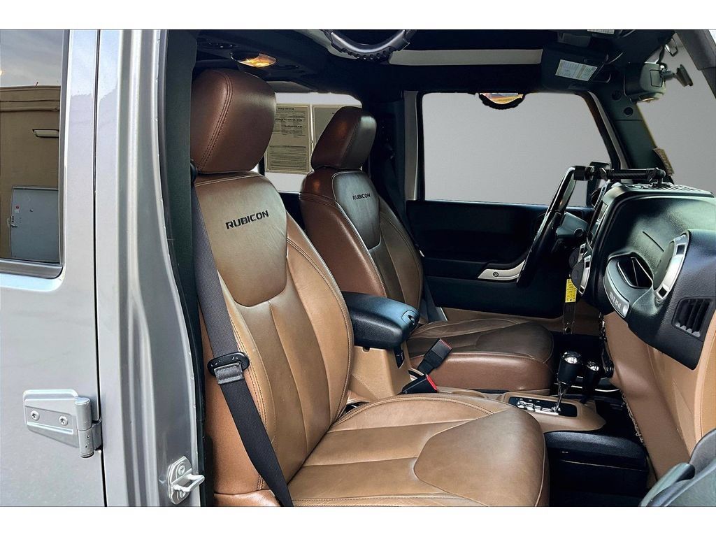 Used 2017 Jeep Wrangler Unlimited Rubicon w/ Connectivity Group AWD/4WD image 49