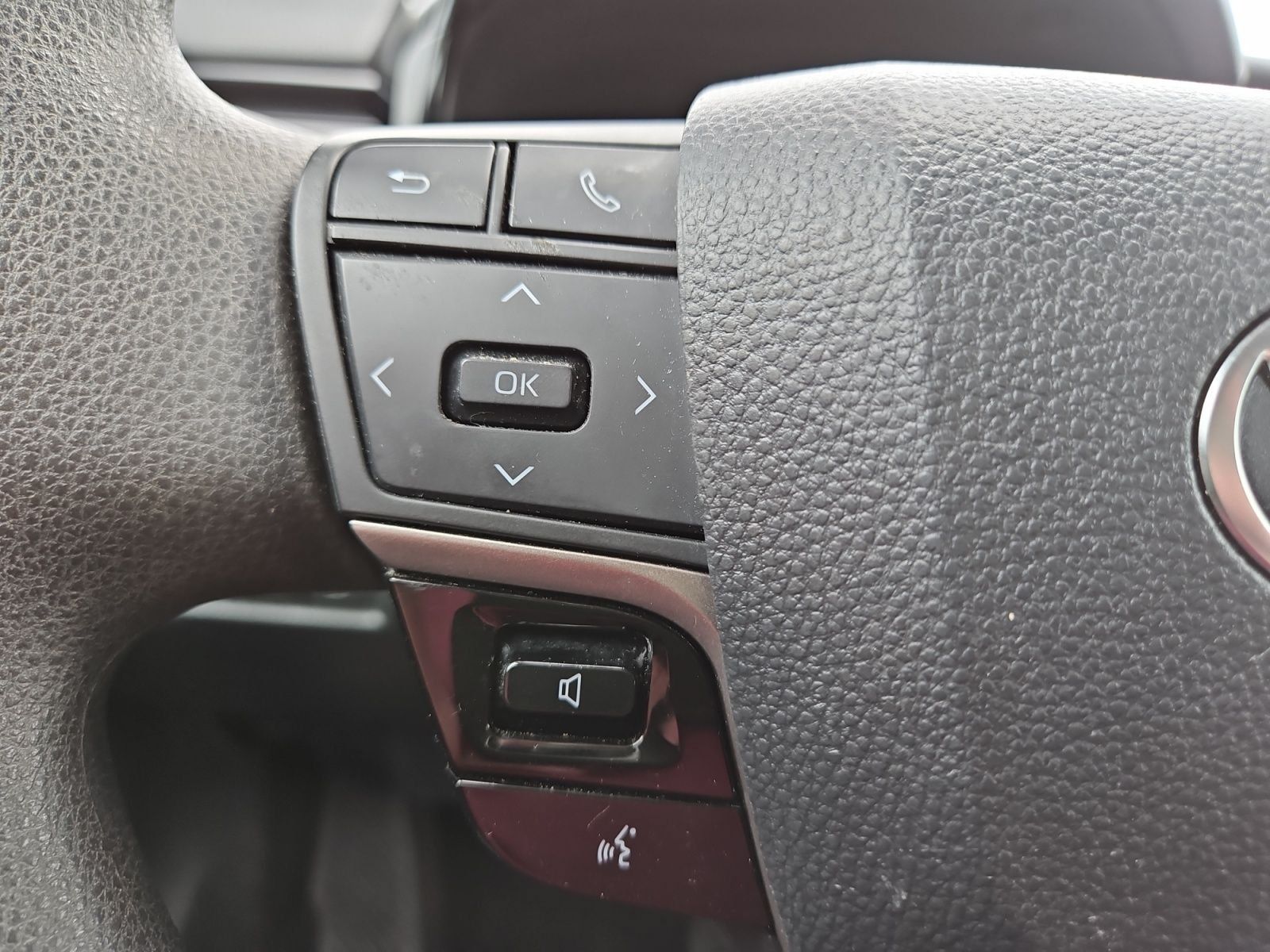Used 2025 Toyota Camry LE FWD image 24
