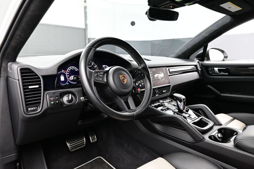 Certified 2023 Porsche Cayenne Turbo GT AWD/4WD image 4