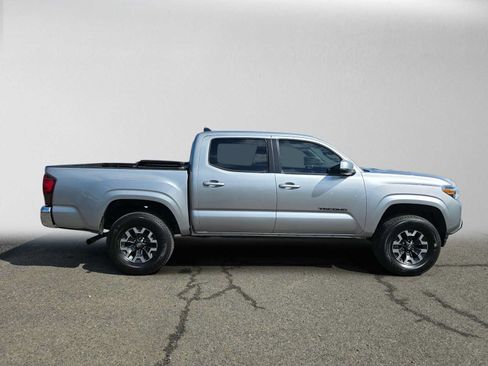 Used 2023 Toyota Tacoma SR5 RWD image 2