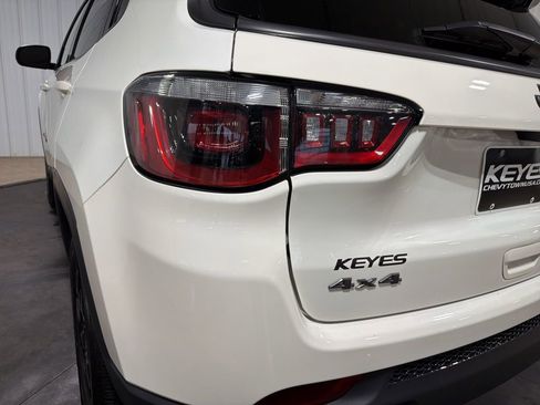 Used 2018 Jeep Compass Trailhawk w/ Leather Interior Group AWD/4WD image 15