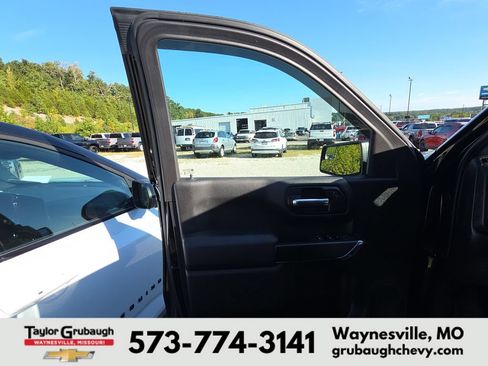 Used 2024 Chevrolet Silverado 1500 Custom Trail Boss w/ Midnight Edition AWD/4WD image 9