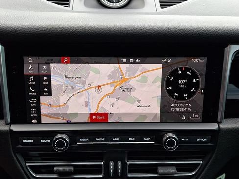 Certified 2021 Porsche Macan AWD/4WD image 19