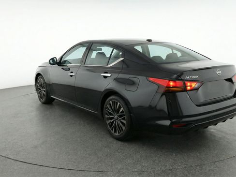 Used 2025 Nissan Altima 2.5 SV FWD image 6