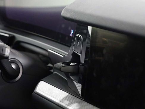 Certified 2024 Porsche Cayenne image 18