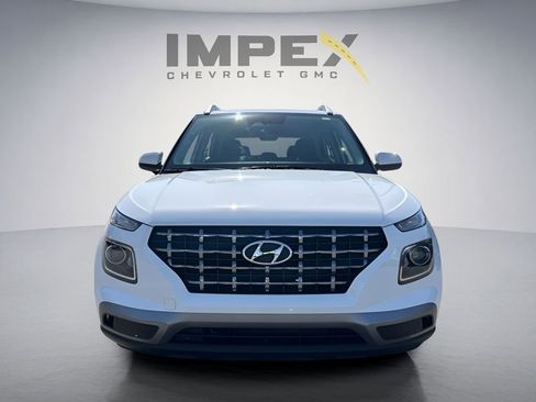 Used 2025 Hyundai Venue SEL FWD image 8