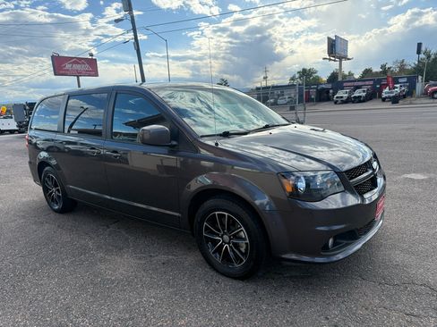 Used 2019 Dodge Grand Caravan SE image 2