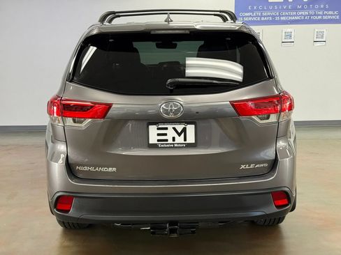 Used 2019 Toyota Highlander XLE AWD/4WD image 6