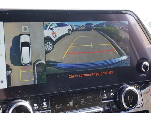 Used 2024 Toyota Highlander Platinum image 32