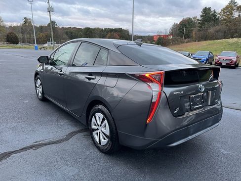 Used 2017 Toyota Prius Two image 22