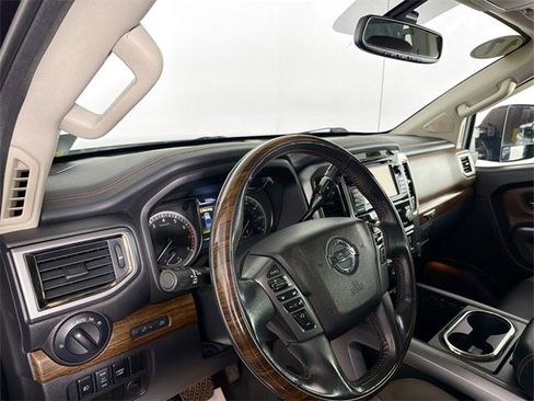 Used 2017 Nissan Titan PRO-4X image 9