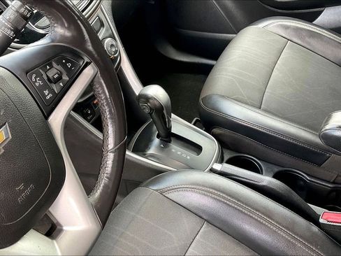 Used 2019 Chevrolet Trax LT w/ LT Convenience Package FWD image 15