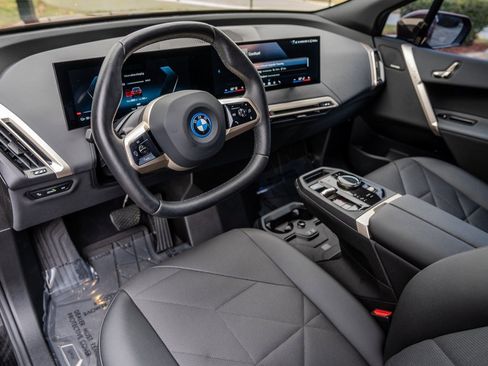 Used 2025 BMW iX xDrive50 image 4