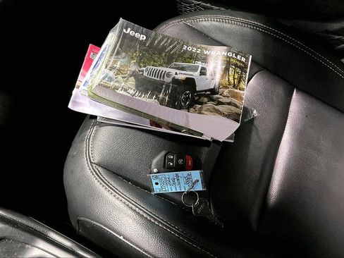 Used 2022 Jeep Wrangler Unlimited Rubicon AWD/4WD image 33