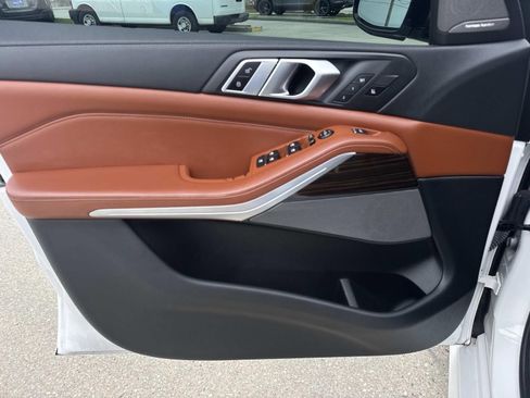 Used 2021 BMW X5 xDrive40i w/ M Sport Package AWD/4WD image 19