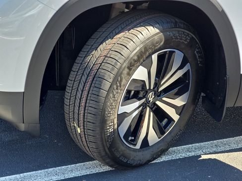 New 2026 Volkswagen Atlas Cross Sport SE AWD/4WD image 31
