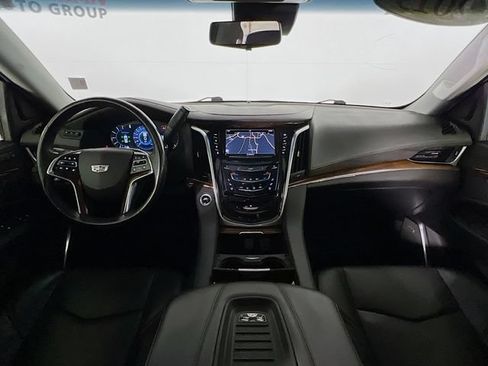 Used 2019 Cadillac Escalade Luxury AWD/4WD image 25