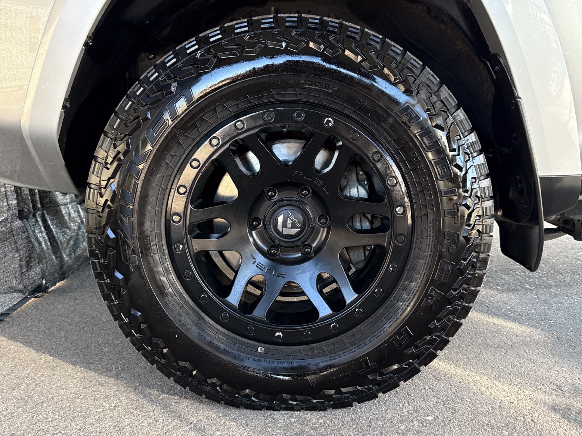 Used 2017 Toyota 4Runner SR5 AWD/4WD image 17