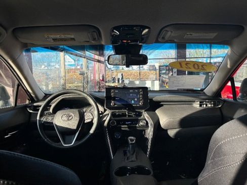 Used 2021 Toyota Venza LE w/ Carpet Mat Package (TMS) image 28