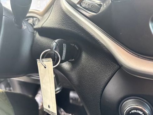 Used 2015 Jeep Cherokee Latitude image 29