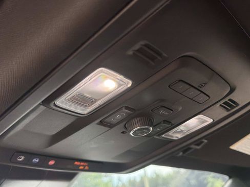 Used 2023 Cadillac Escalade Luxury RWD image 25