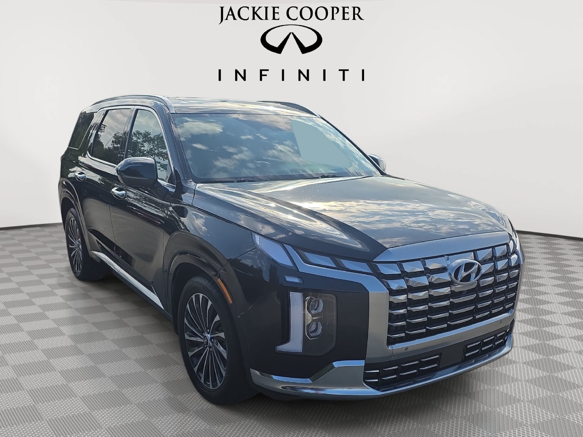 Used 2023 Hyundai Palisade Calligraphy w/ Winter Package FWD image 3