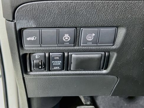 Used 2018 Nissan Armada Platinum w/ Cargo Package AWD/4WD image 10